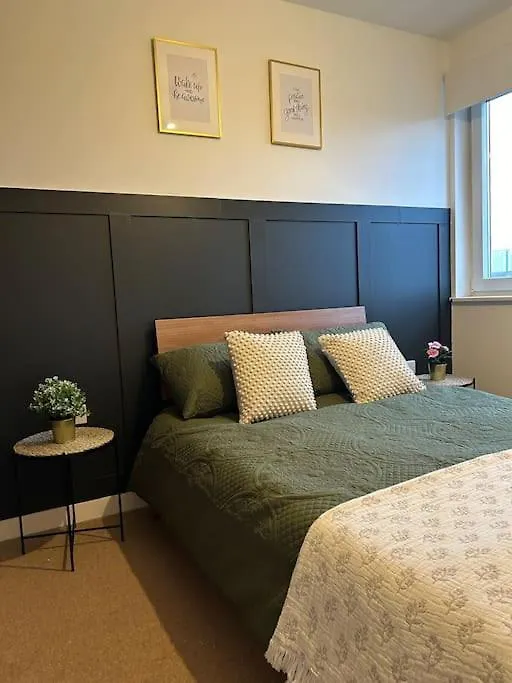 Newly Renovated & Modern 2-Br Close To Canary Wharf London 0*,