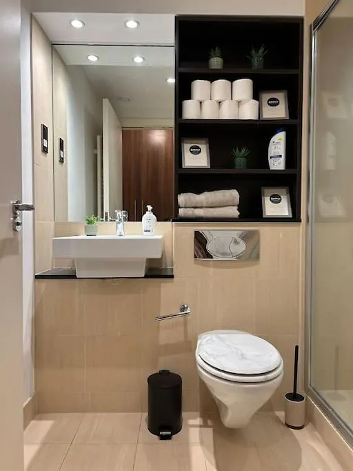 Newly Renovated & Modern 2-Br Close To Canary Wharf London United Kingdom